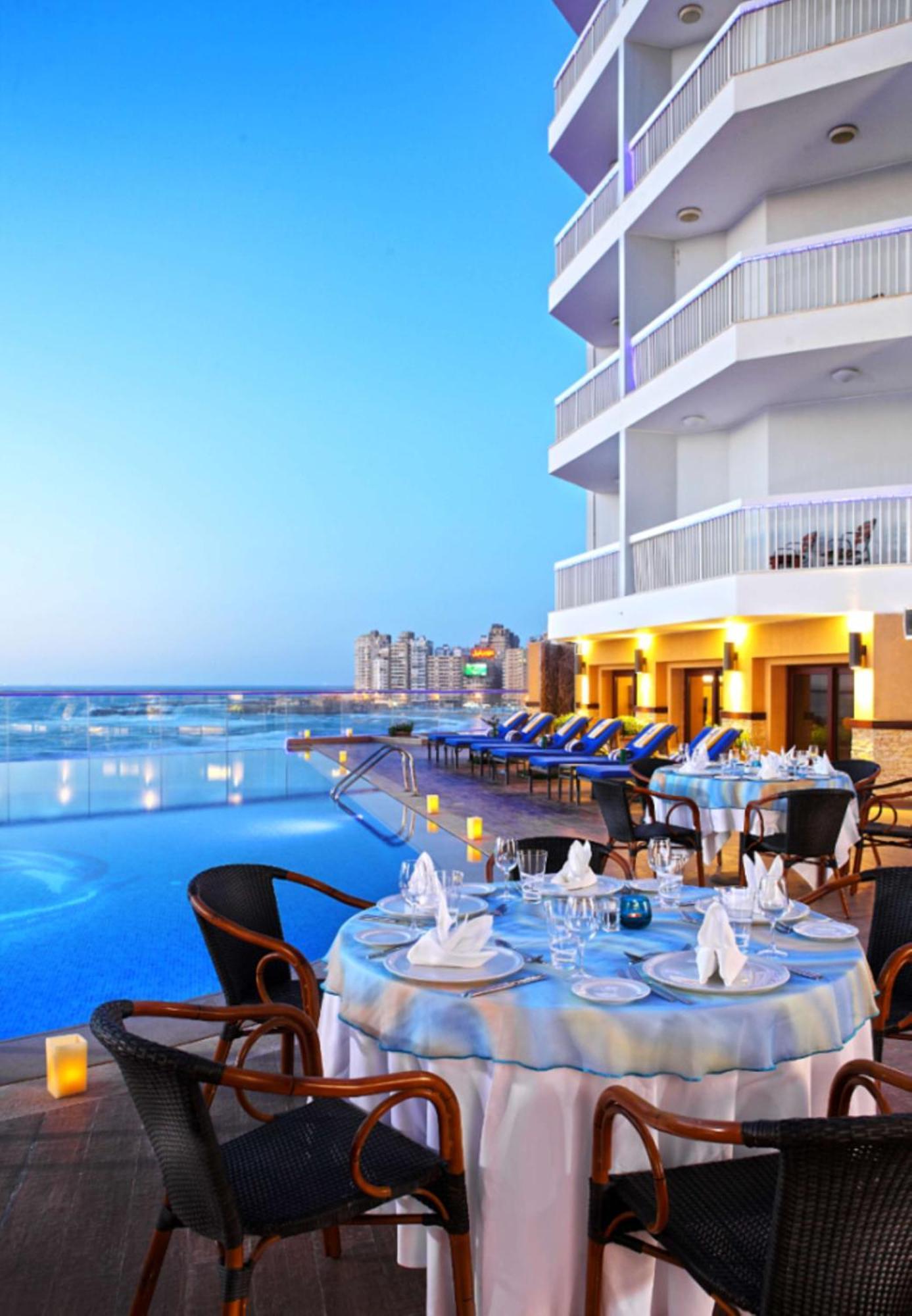 فندق هيلتون الإسكندرية كورنيش المظهر الخارجي الصورة The pool at the Hilton Alexandria