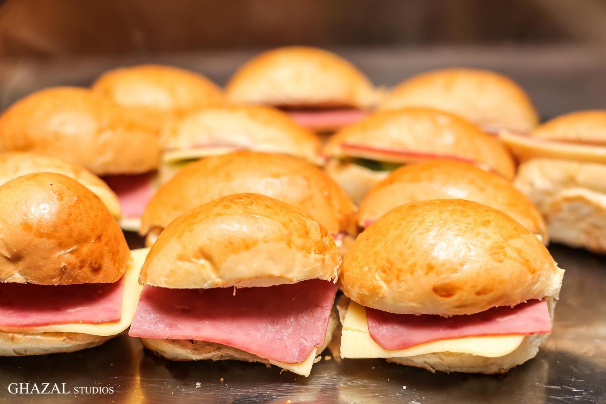 فندق هيلتون الإسكندرية كورنيش المظهر الخارجي الصورة A ham and cheese slider