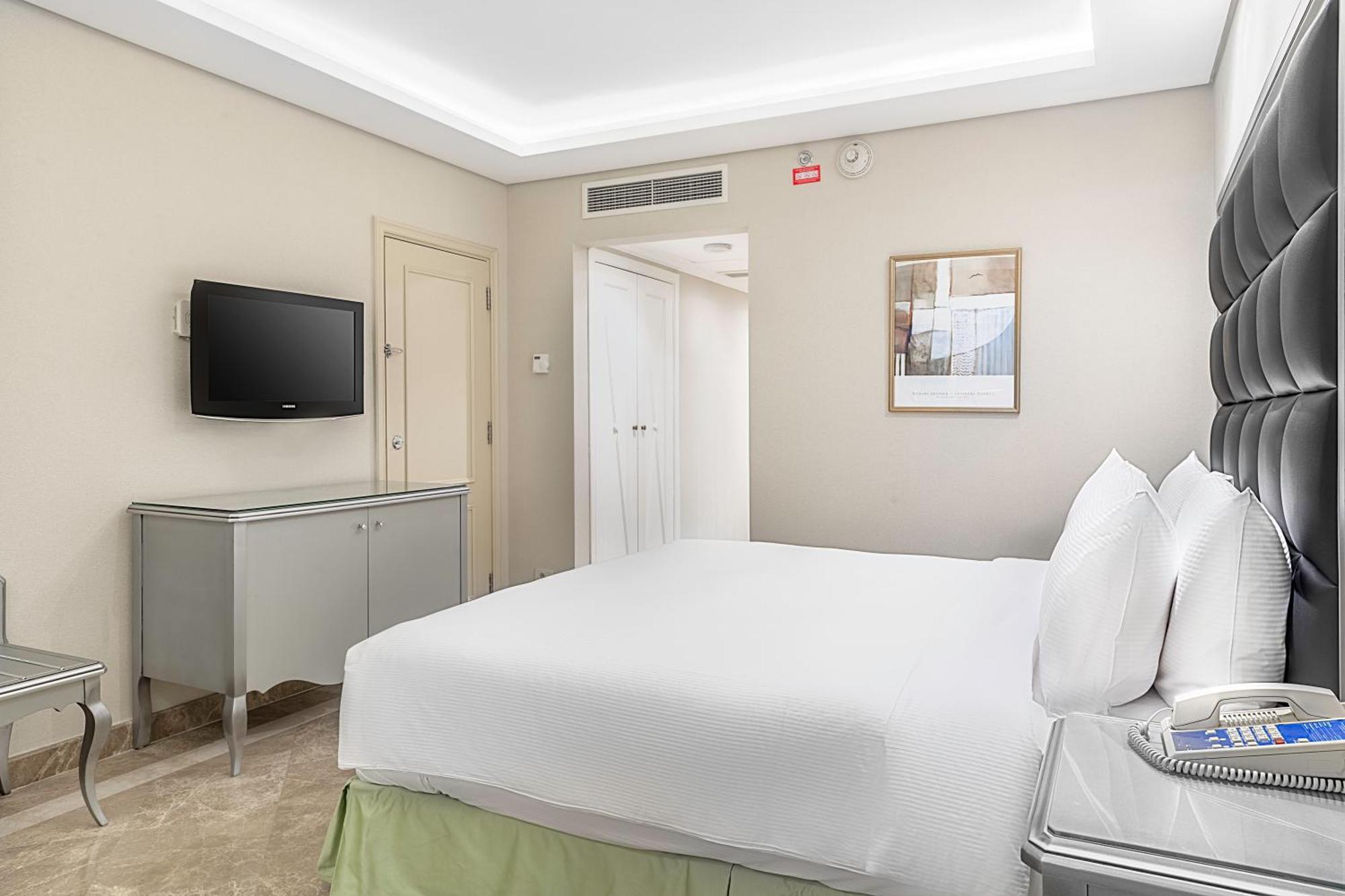 فندق هيلتون الإسكندرية كورنيش المظهر الخارجي الصورة A bedroom at the hotel